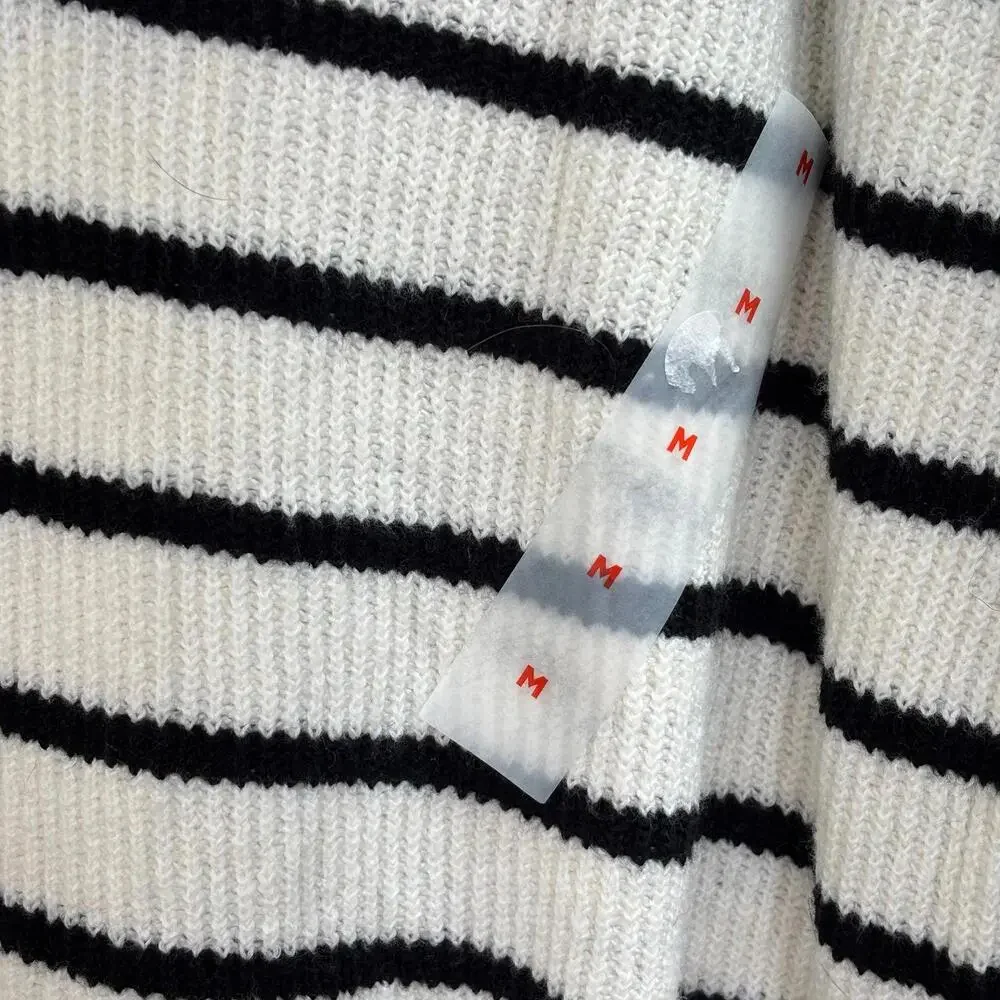 Old Navy Women's Striped V-Neck Sweater Size Medium NWOT - Picture 2 of 4